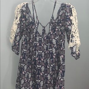 Open shoulder sleeve boutique shirt. Never worn